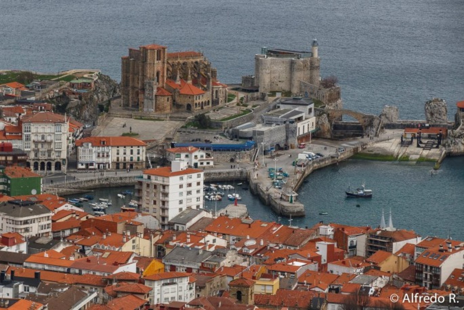 Puerto, tránsito y vida diaria · Castro-Urdiales