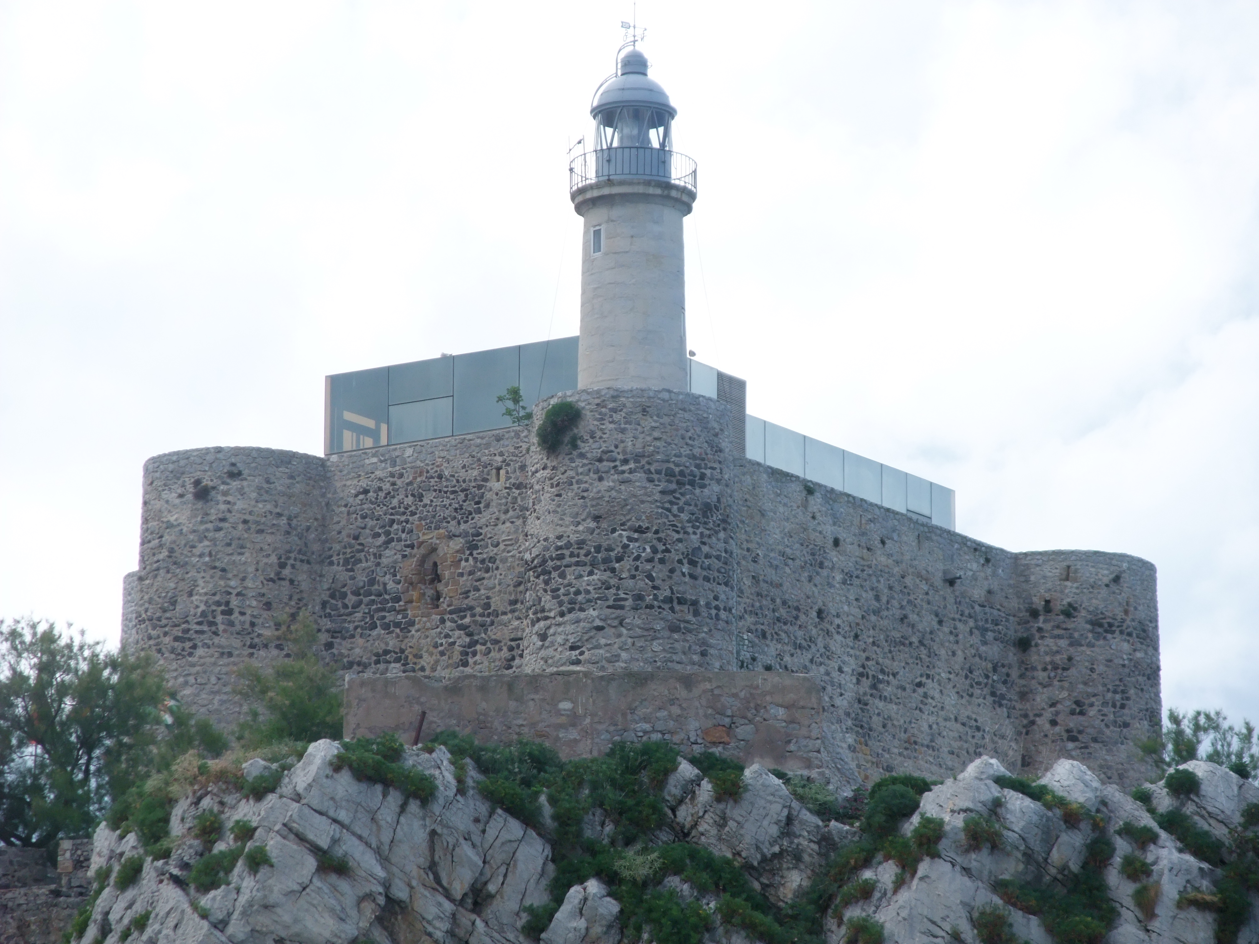 Castillo-faro, Castro Urdiales
