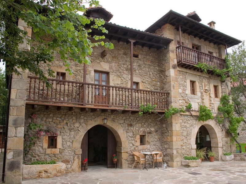 Casonas de Hazas y Villaviad, Liendo