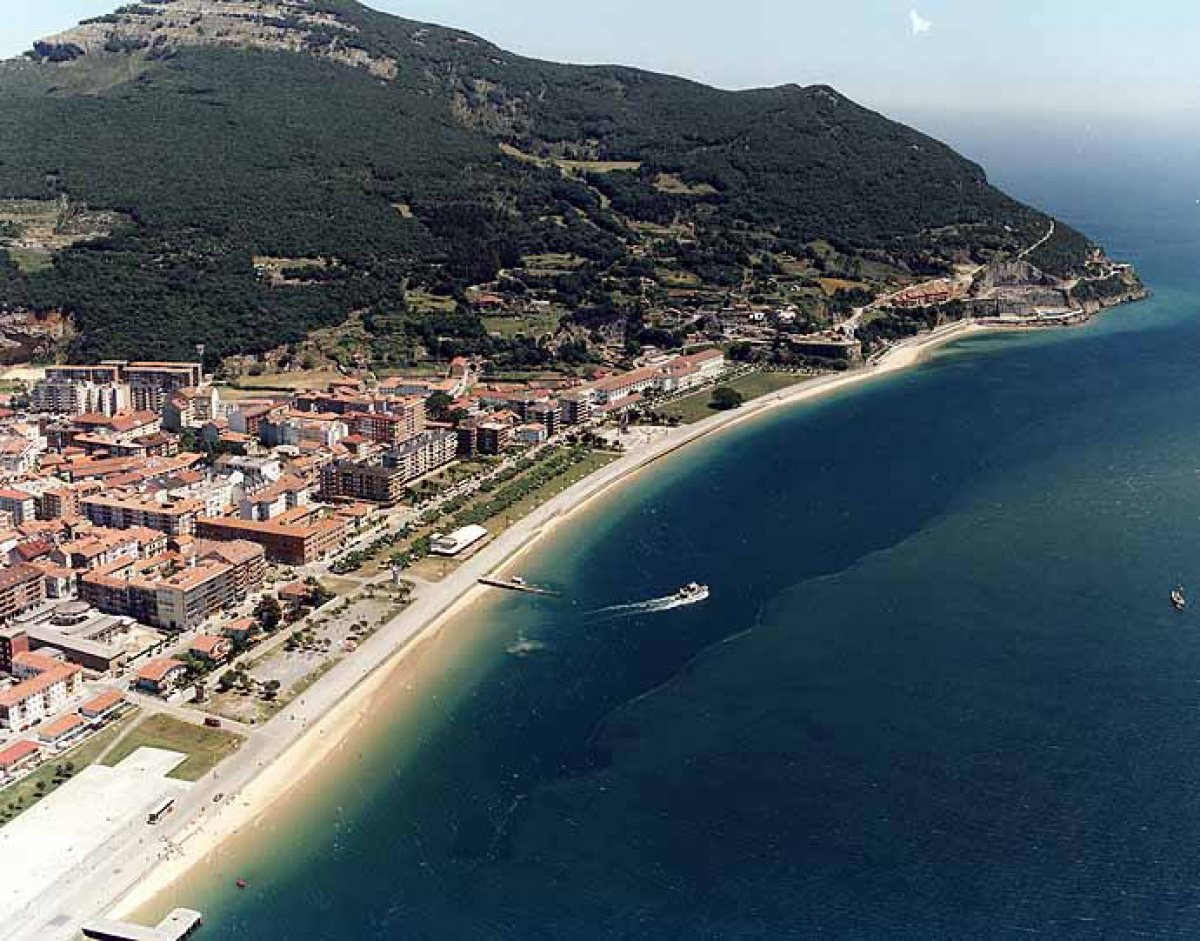 Bahia de Santoña, Santona