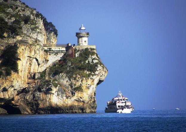 Faro de Santoña (Faro del Caballo), Santona