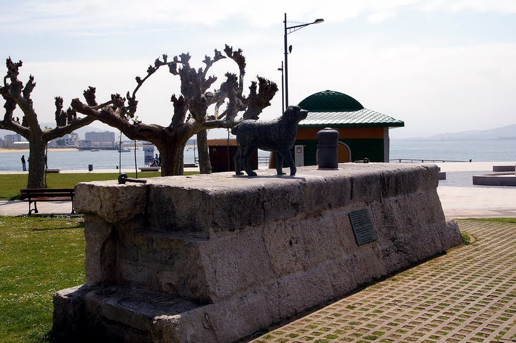 Monumento al Marino Santoñes naufragado, Santona